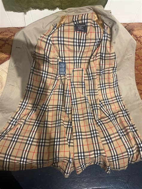 how to identify Burberry coat